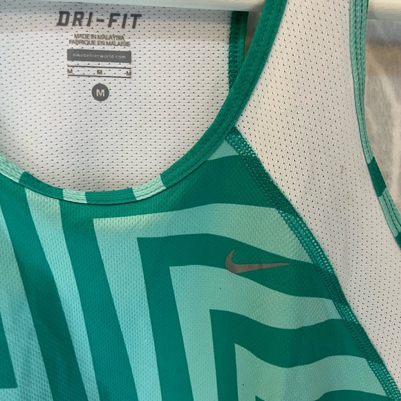 NIKE WHITE GREEN CHEVRON M MEDIUM ATHLETIC TANK TOP - Picture 3 of 6